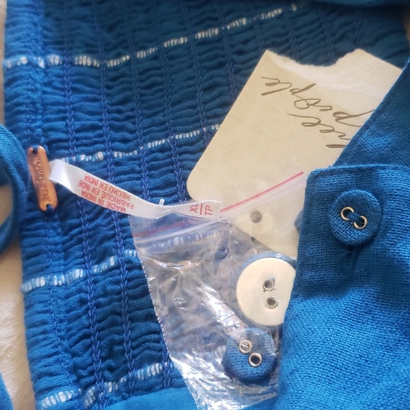 Free People blue spaghetti straps new crop top smoked back button down size XS - Picture 4 of 4